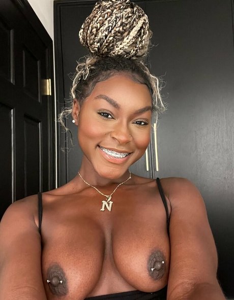Foto di nudo di fuga di OnlyFans di Juiicyyyfruit