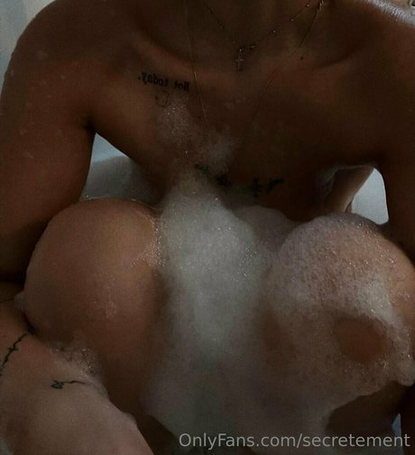 Foto di nudo di fuga di OnlyFans di Camillebrx