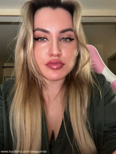 Foto di nudo di fuga di OnlyFans di Swag Russian Panda