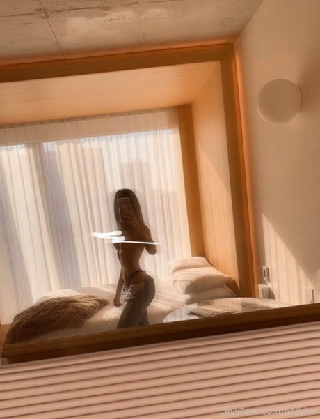 Foto di nudo di fuga di OnlyFans di Holly Lim