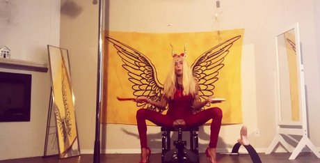 Foto di nudo di fuga di OnlyFans di Role Play Dances