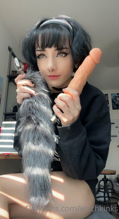 Foto di nudo di fuga di OnlyFans di Witchkinks