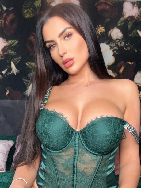 Yasmine Fox