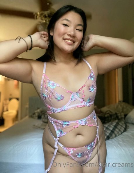 Foto di nudo di fuga di OnlyFans di Akari Creams