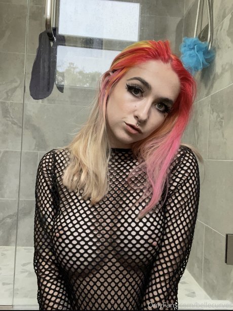 Foto di nudo di fuga di OnlyFans di Belle Curves