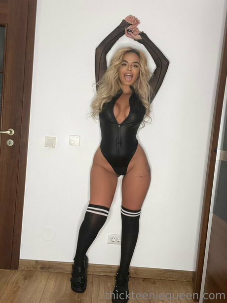 Foto di nudo di fuga di OnlyFans di Kathrine