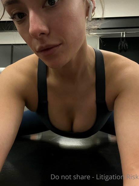 Foto di nudo di fuga di OnlyFans di Yana Demeester