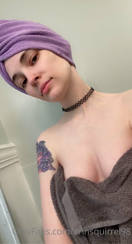 Foto di nudo di fuga di OnlyFans di Arin