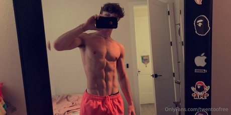 Foto di nudo di fuga di OnlyFans di Twentoofree