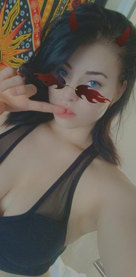Foto di nudo di fuga di OnlyFans di Emily Erdbeer