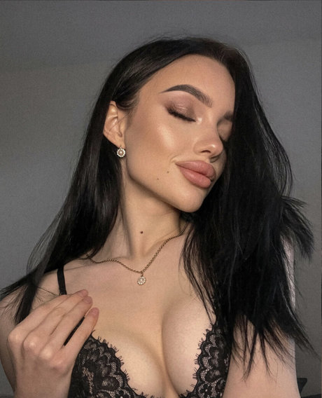 Foto di nudo di fuga di OnlyFans di Sasherraa