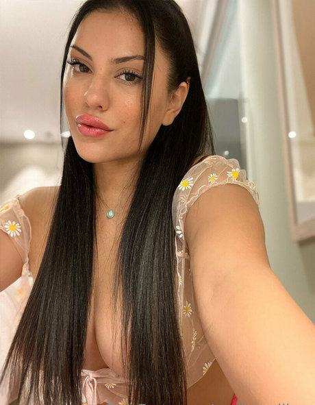 Foto di nudo di fuga di OnlyFans di Emilemillers