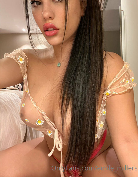Foto di nudo di fuga di OnlyFans di Emilemillers