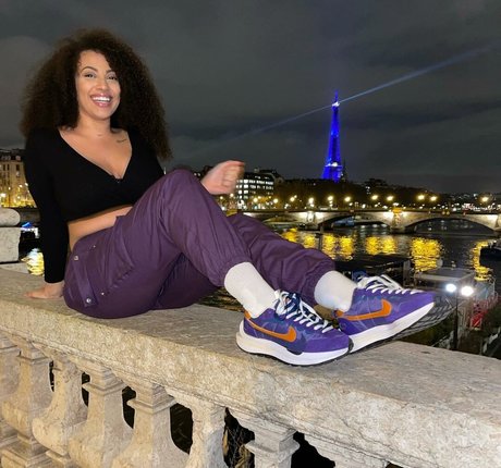 Ines Curly