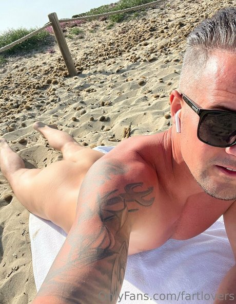 Foto di nudo di fuga di OnlyFans di Fartlovers