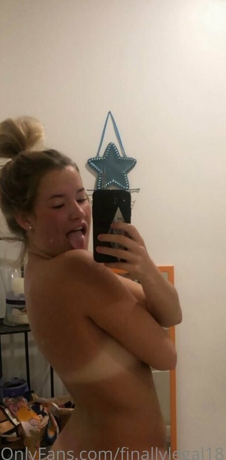 Foto di nudo di fuga di OnlyFans di Finallylegal18