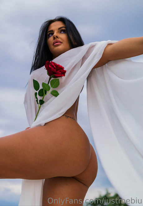 Foto di nudo di fuga di OnlyFans di Justmebiu
