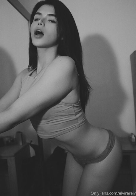 Foto di nudo di fuga di OnlyFans di Elvirarelv
