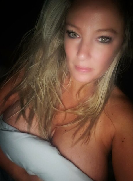 Foto di nudo di fuga di OnlyFans di Brookelovelydd