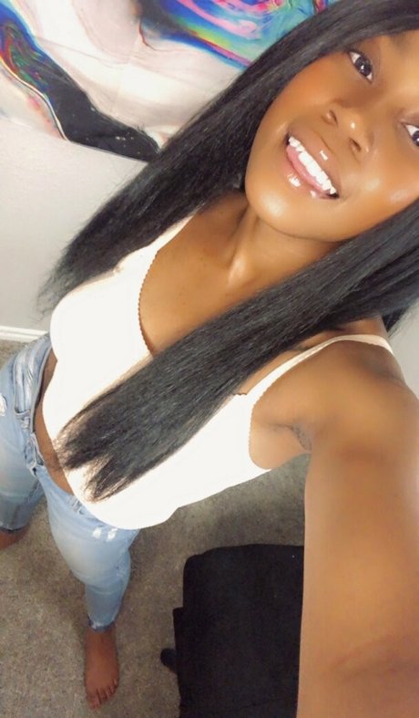Foto di nudo di fuga di OnlyFans di Aprilraeee