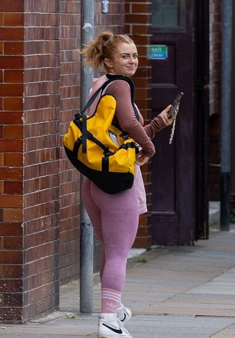 Foto di nudo di fuga di OnlyFans di Maisie Smith