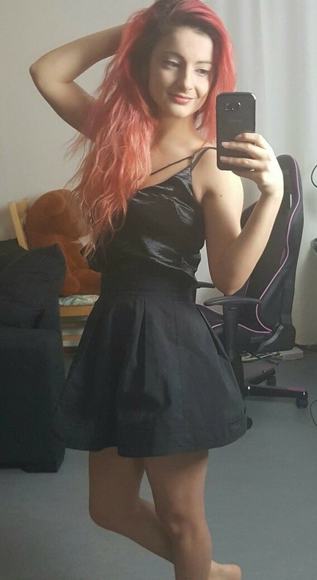 Anniefuchsia
