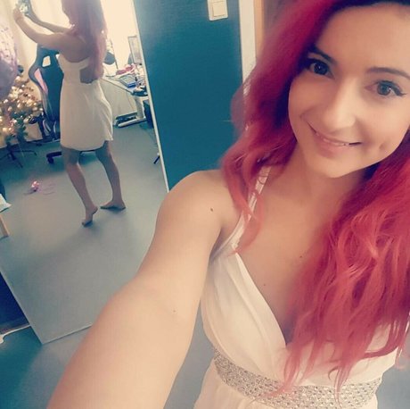 Anniefuchsia