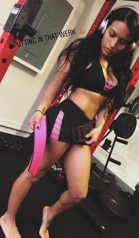 Foto di nudo di fuga di OnlyFans di Zelina Vega