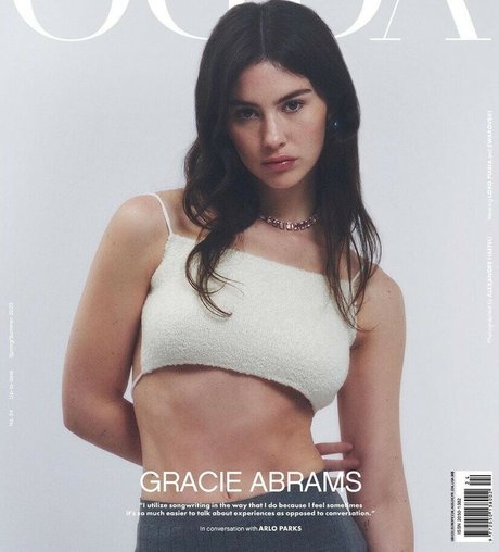 Foto di nudo di fuga di OnlyFans di Gracie Abrams