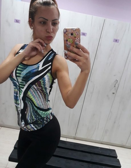 Foto di nudo di fuga di OnlyFans di Marinela Adalbertova