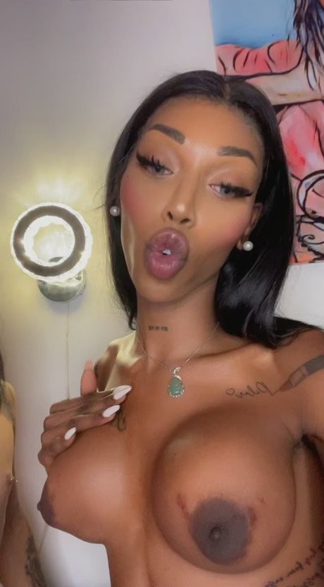 Foto di nudo di fuga di OnlyFans di Baggyaltiffxxx