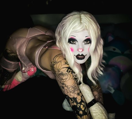Foto di nudo di fuga di OnlyFans di Yourlittleclowngirl