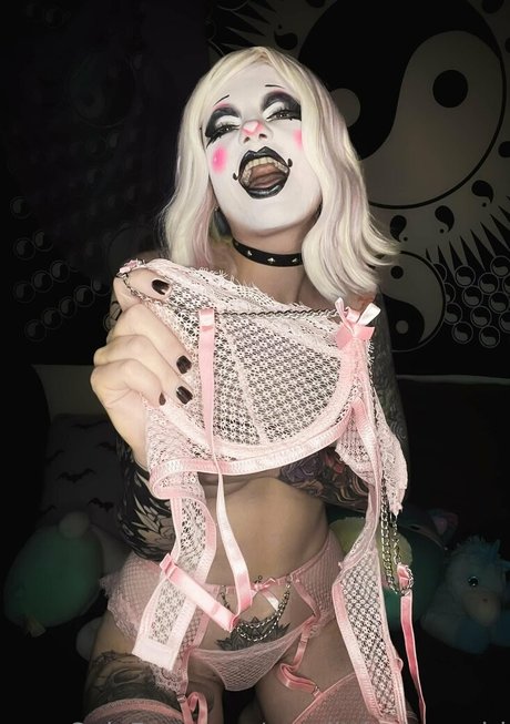 Foto di nudo di fuga di OnlyFans di Yourlittleclowngirl