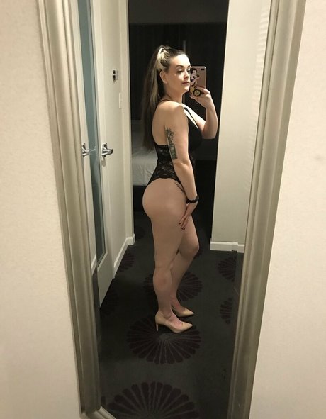 Foto di nudo di fuga di OnlyFans di Karby