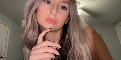 Foto di nudo di fuga di OnlyFans di Mommyymilff