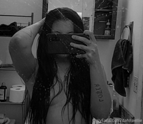 Foto di nudo di fuga di OnlyFans di Dahliaellie