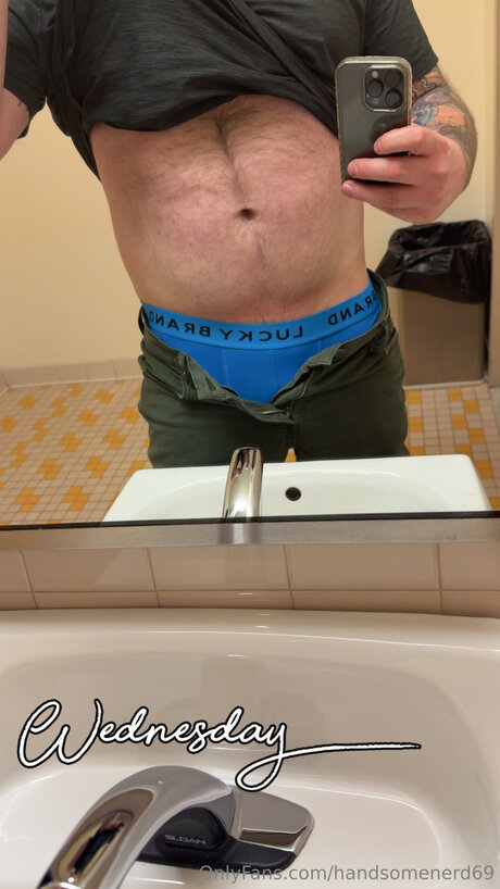 Foto di nudo di fuga di OnlyFans di Handsomenerd69