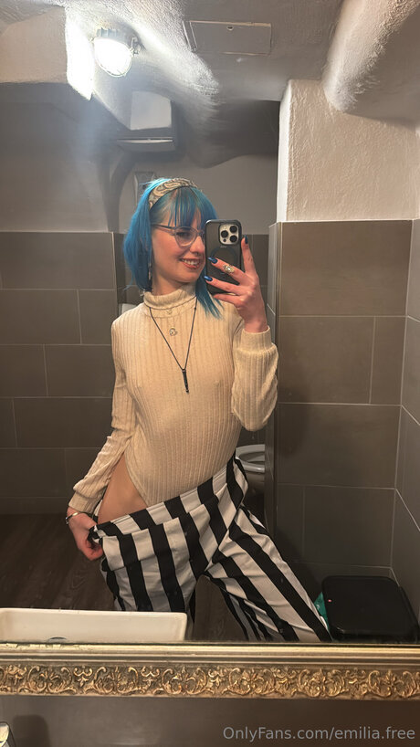 Foto di nudo di fuga di OnlyFans di Emilia Free