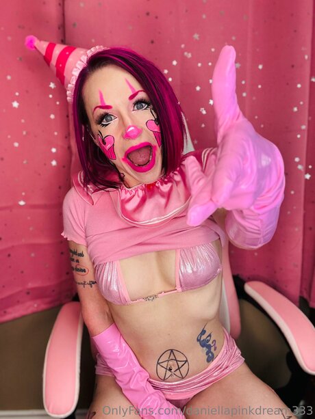 Foto di nudo di fuga di OnlyFans di Daniellapinkdream333