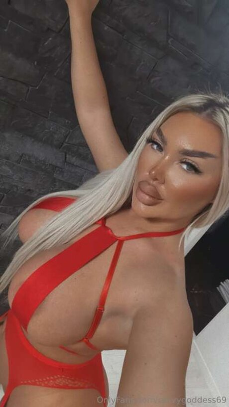 Foto di nudo di fuga di OnlyFans di Curvygoddess69