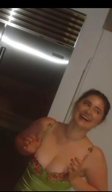 Foto di nudo di fuga di OnlyFans di Emma Kenney