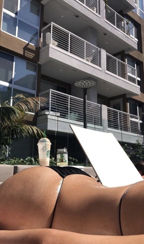 Foto di nudo di fuga di OnlyFans di Merk Twain