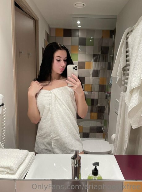 Foto di nudo di fuga di OnlyFans di Ariaphoenixfree