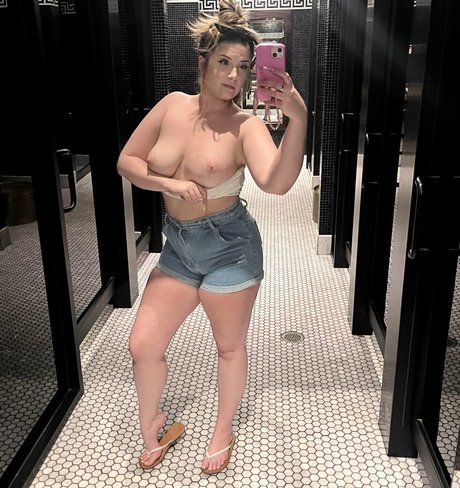 Foto di nudo di fuga di OnlyFans di Dolly Mattel