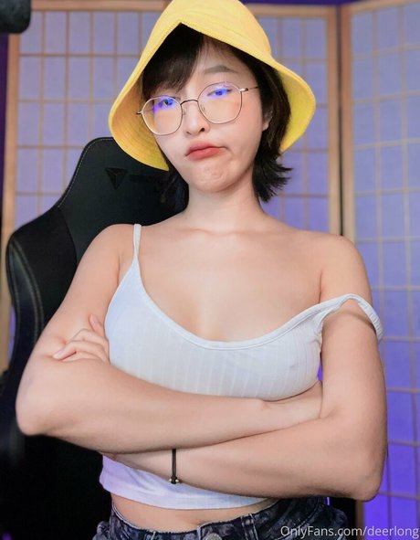 Foto di nudo di fuga di OnlyFans di Deerlong