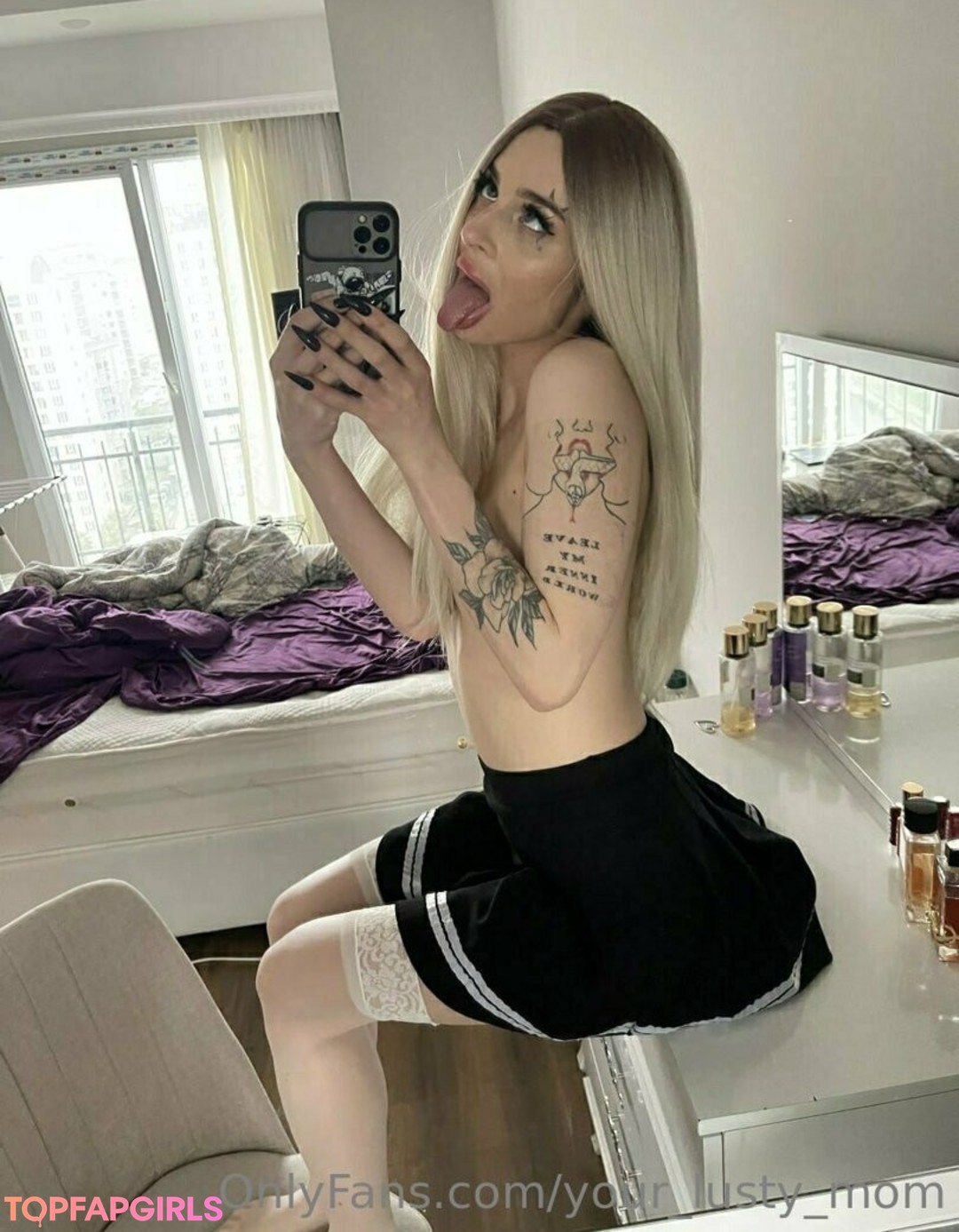 Foto di nudo di fuga di OnlyFans di Yourlustymom #1117