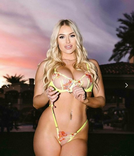 Foto di nudo di fuga di OnlyFans di Littlesabrina