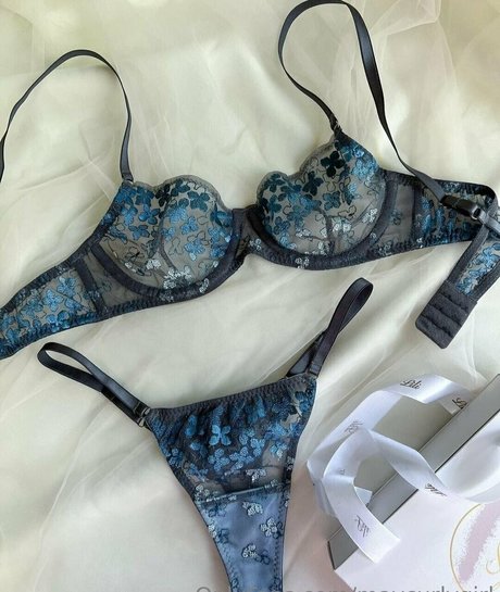 Foto di nudo di fuga di OnlyFans di Maycurlygirl