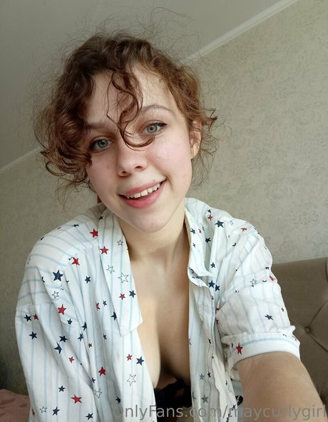 Foto di nudo di fuga di OnlyFans di Maycurlygirl