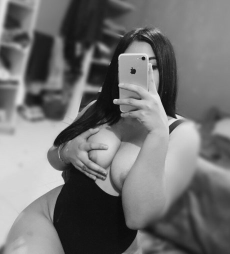 Foto di nudo di fuga di OnlyFans di Kheilysweet